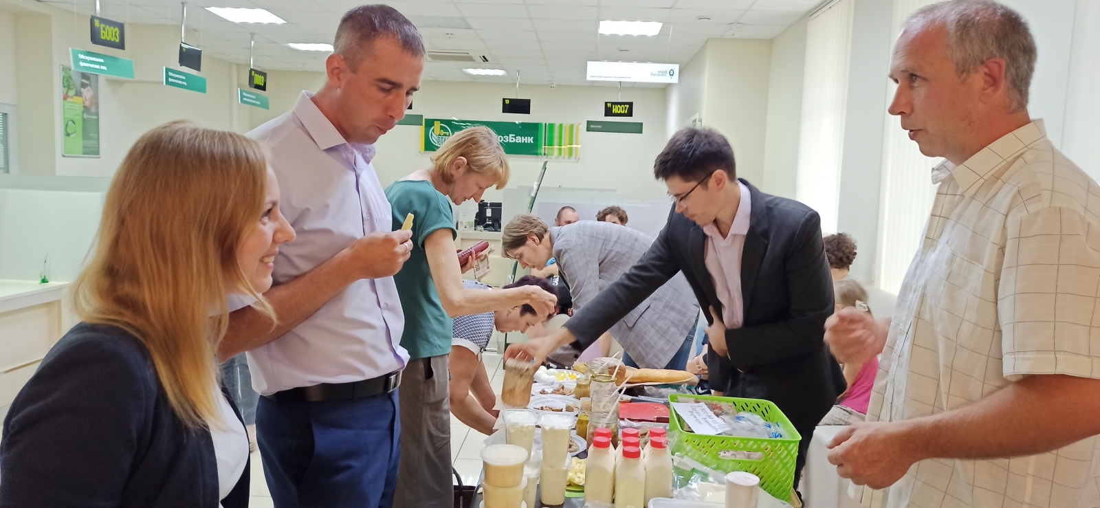 Тонну продуктов реализовали брянские фермеры на «Вкусных пятницах» РСХБ с начала лета